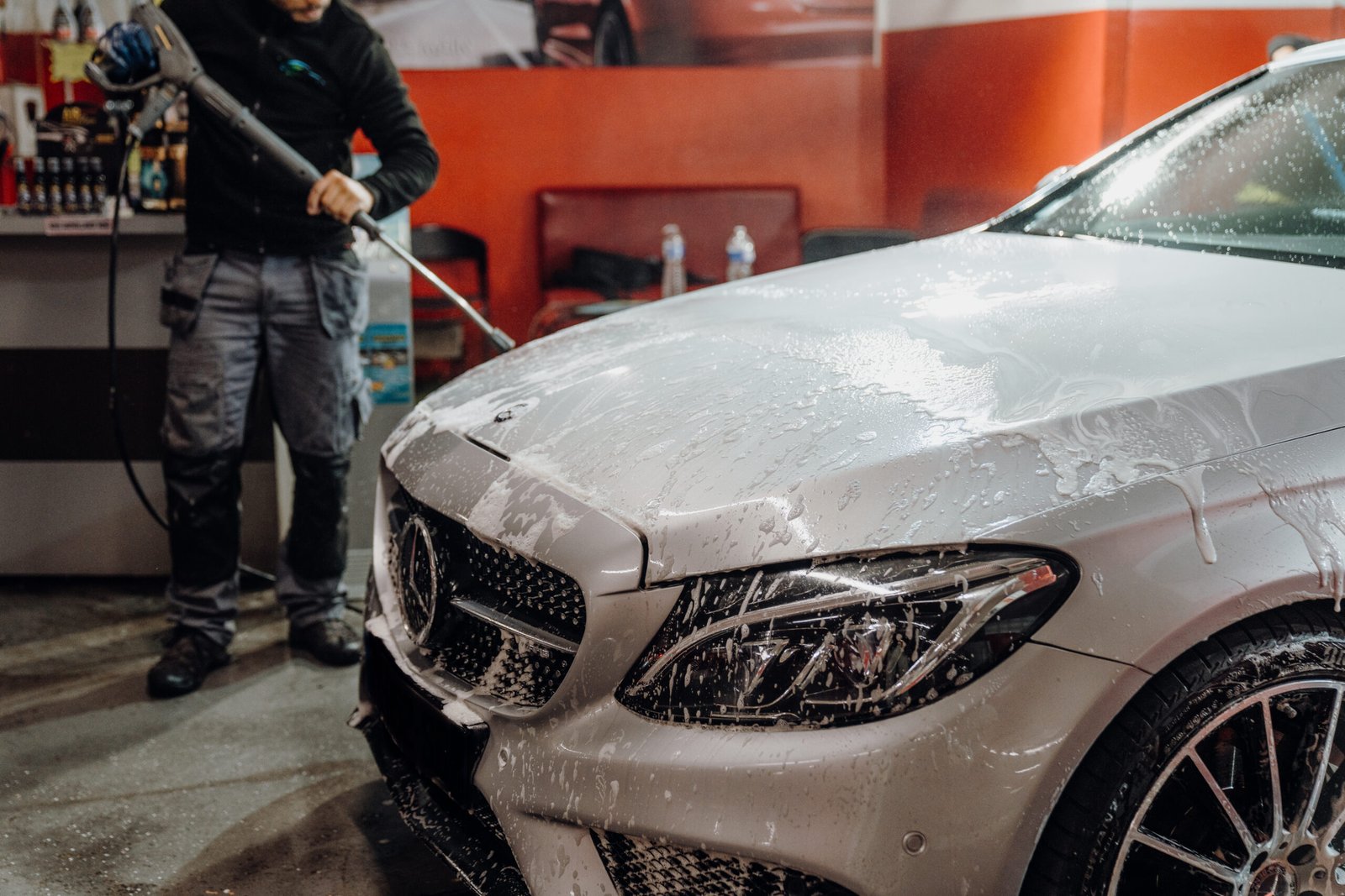 Nettoyage encadrement de porte voiture Nice - Clean + Pro